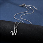 Collar con colgante inicial plateado - letra 