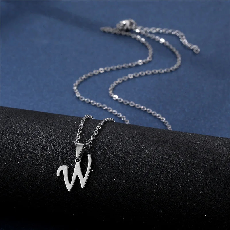 Collar con colgante inicial plateado - letra 