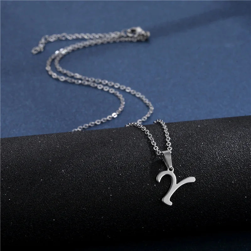 Collar con colgante inicial plateado - letra 
