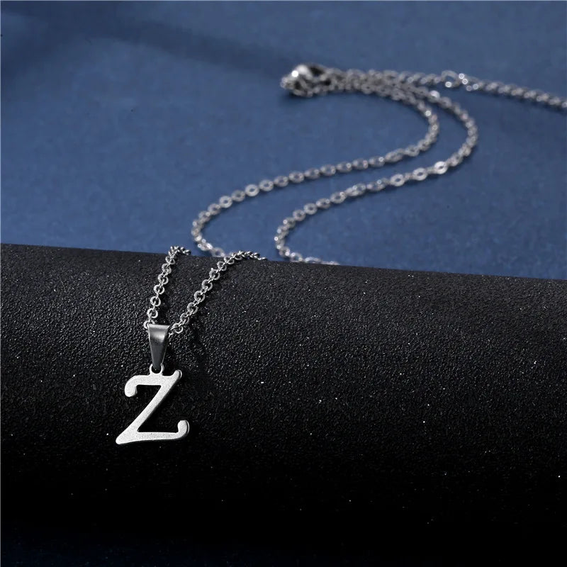 Collar con colgante inicial plateado - letra 
