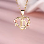 Collier avec pendentif initiale coeur et fleurs d