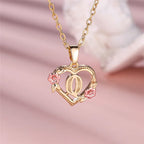 Collier avec pendentif initiale coeur et fleurs q