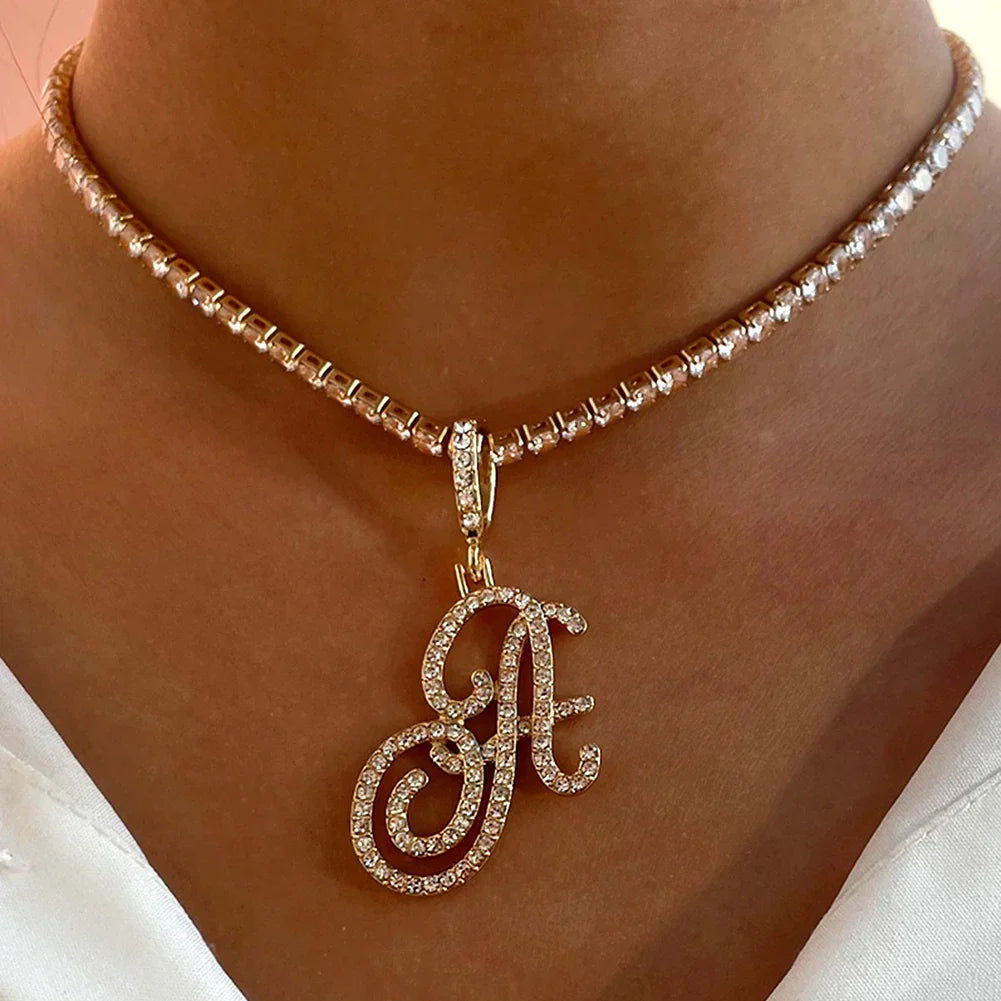 Collar con colgante de inicial y strass - letra 
