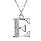 Collier long avec pendentif initiale  e