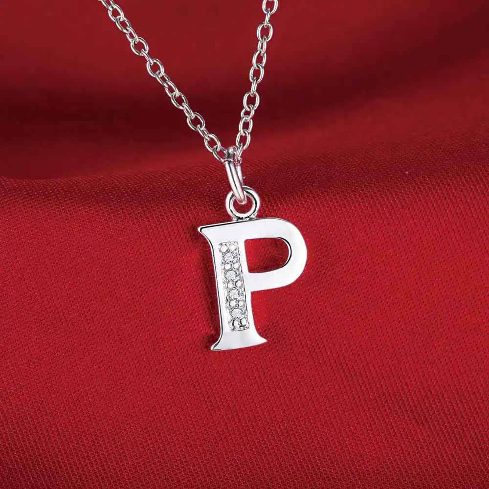 Collier long avec pendentif initiale  p