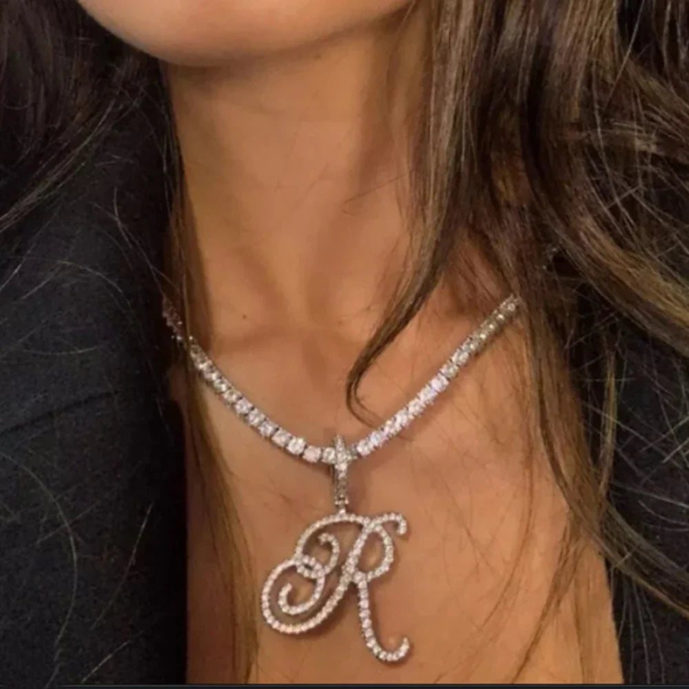 Collar con colgante de inicial y strass - letra 