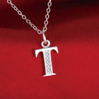 Collier long avec pendentif initiale  t