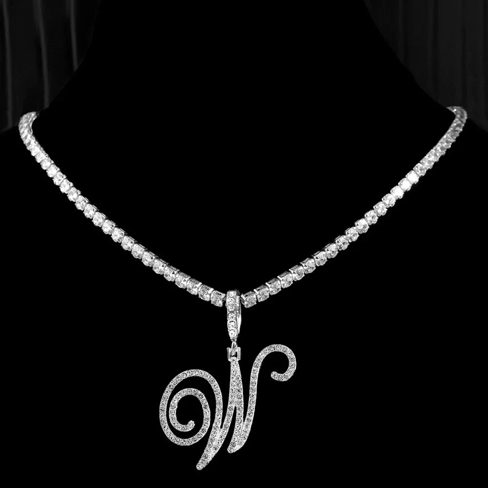 Collier ras de cou avec pendentif initiale et strass w