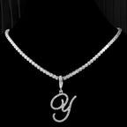 Collier ras de cou avec pendentif initiale et strass y