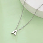 Collier avec pendentif initiale - lettre