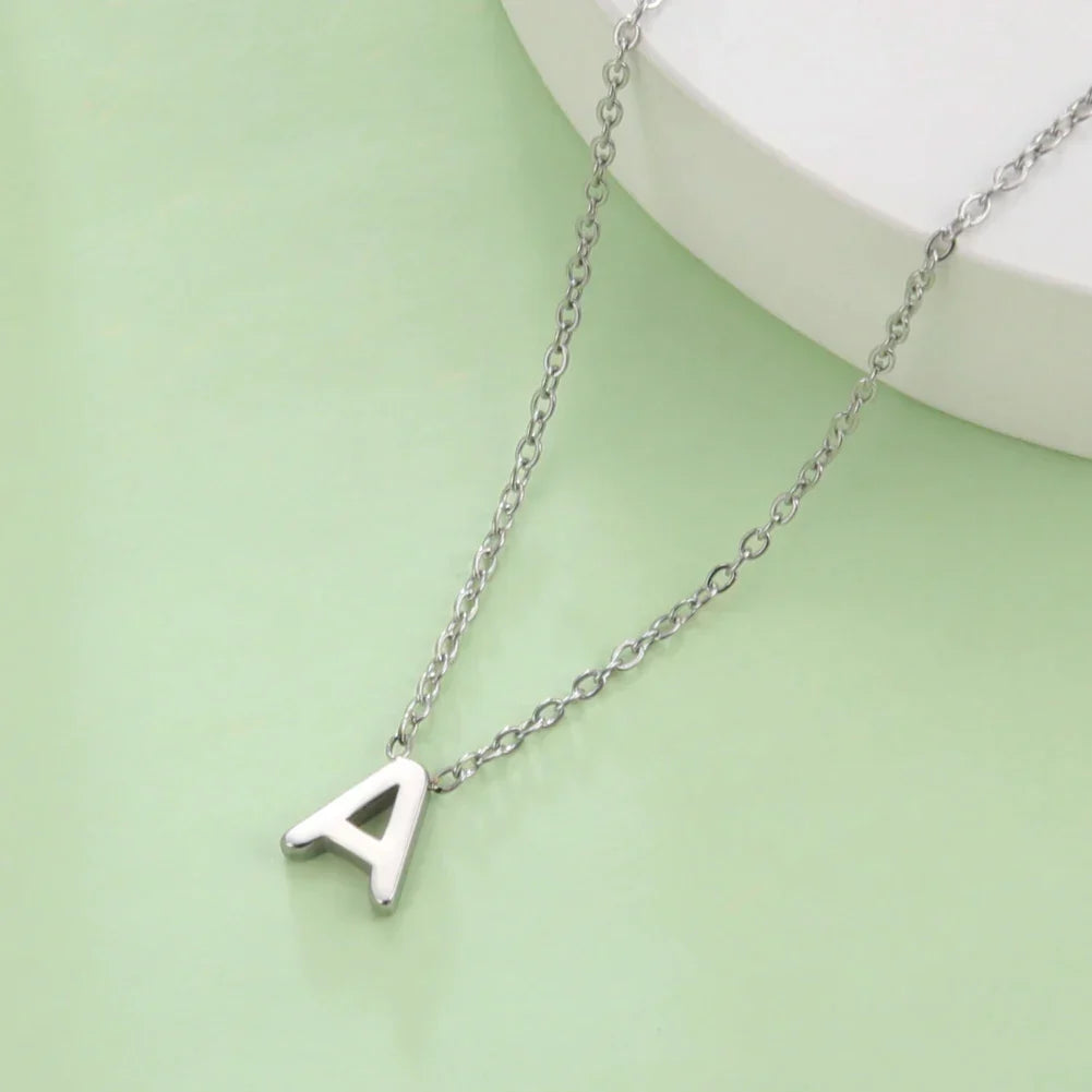 Collier avec pendentif initiale - lettre