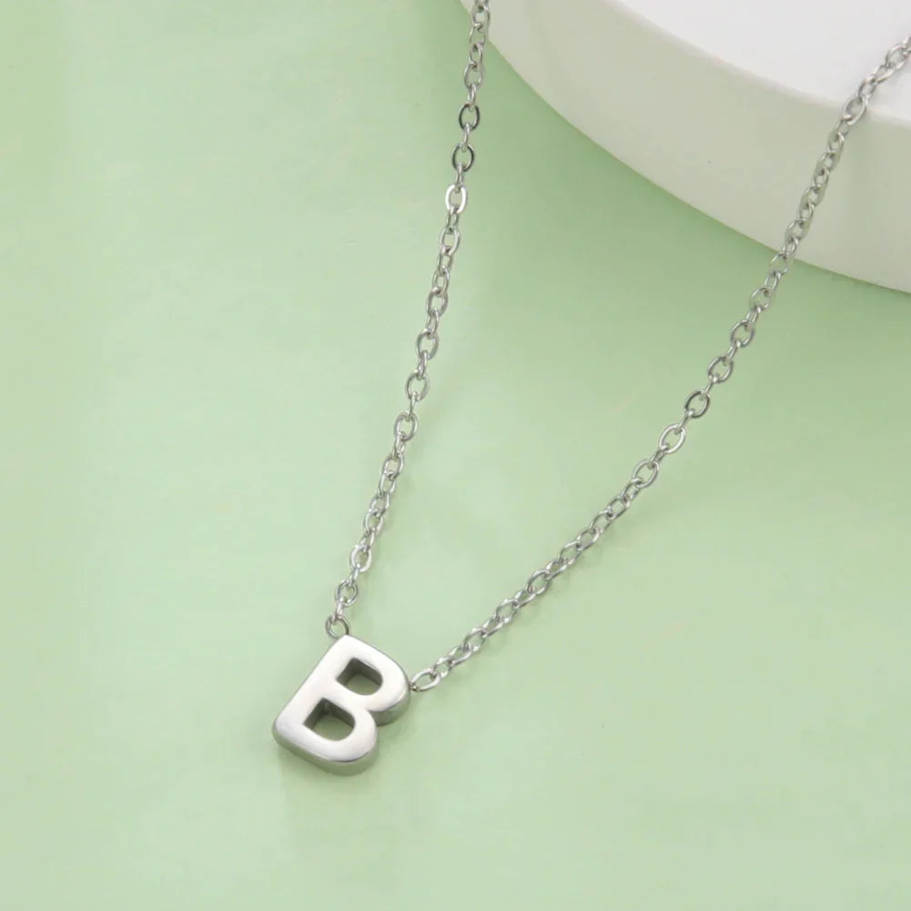 Collier avec pendentif initiale - lettre