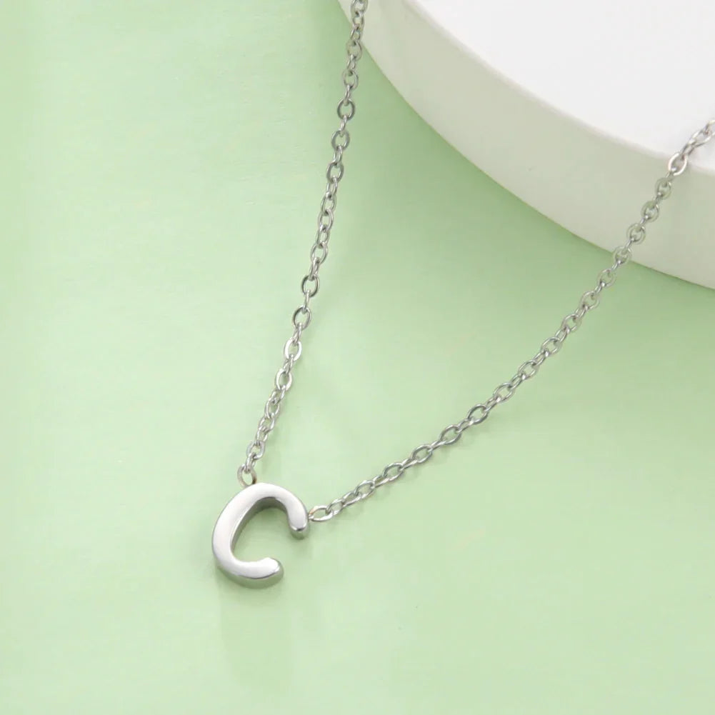 Collier avec pendentif initiale - lettre