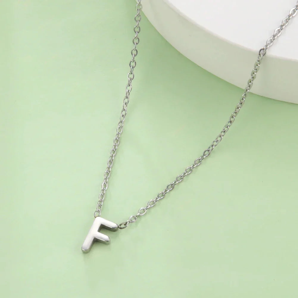 Collier avec pendentif initiale - lettre