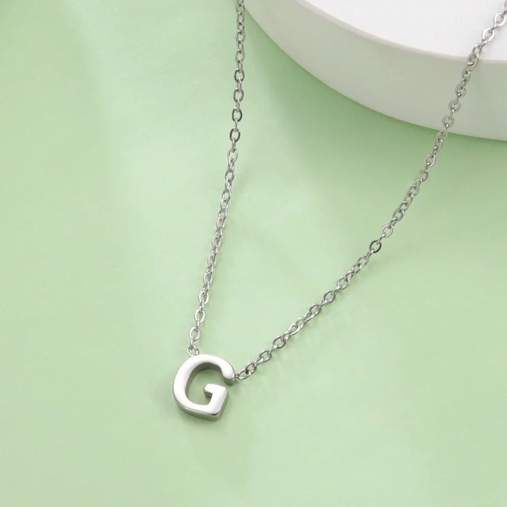 Collier avec pendentif initiale - lettre