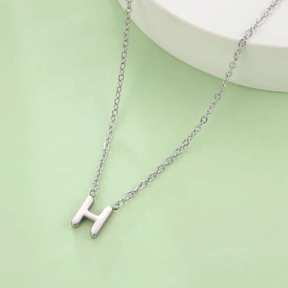 Collier avec pendentif initiale - lettre