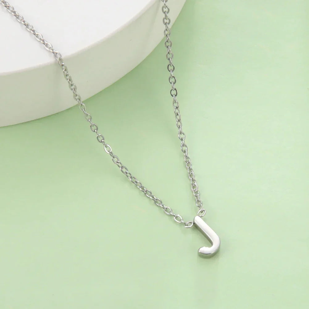 Collier avec pendentif initiale - lettre