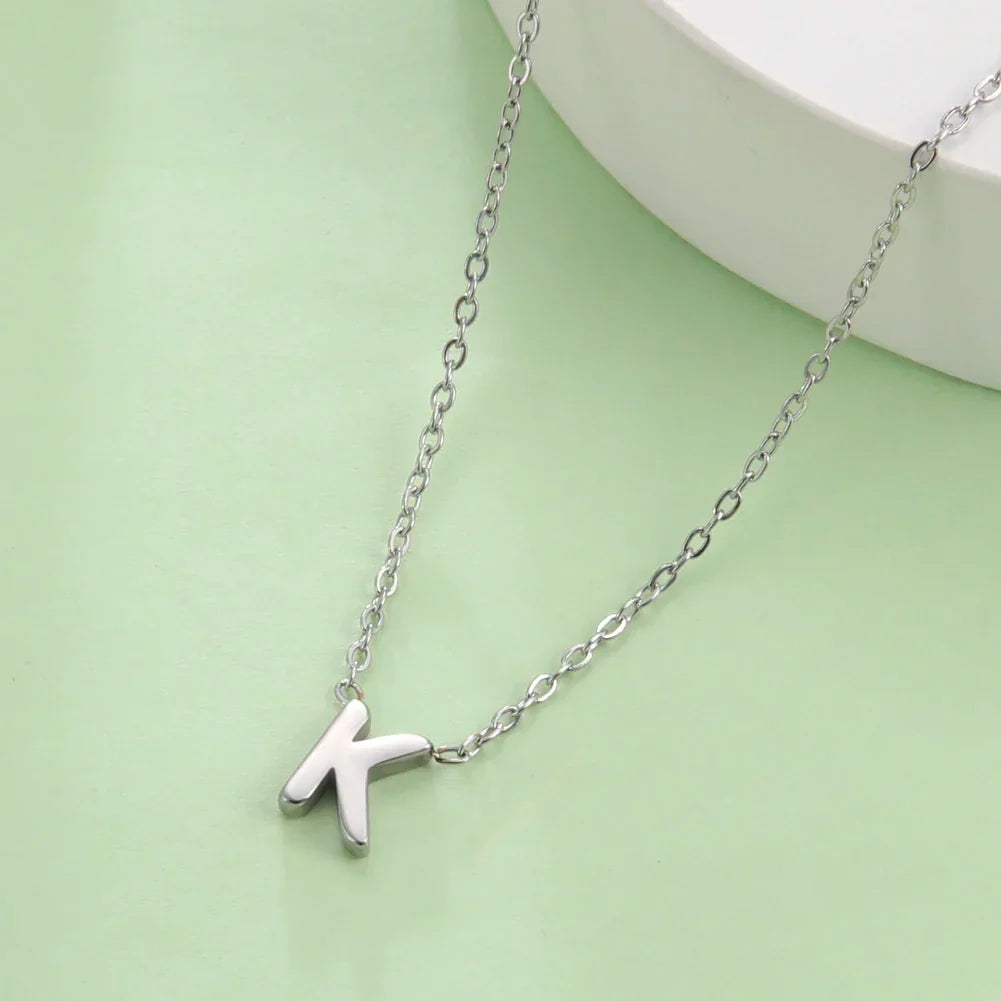 Collier avec pendentif initiale - lettre