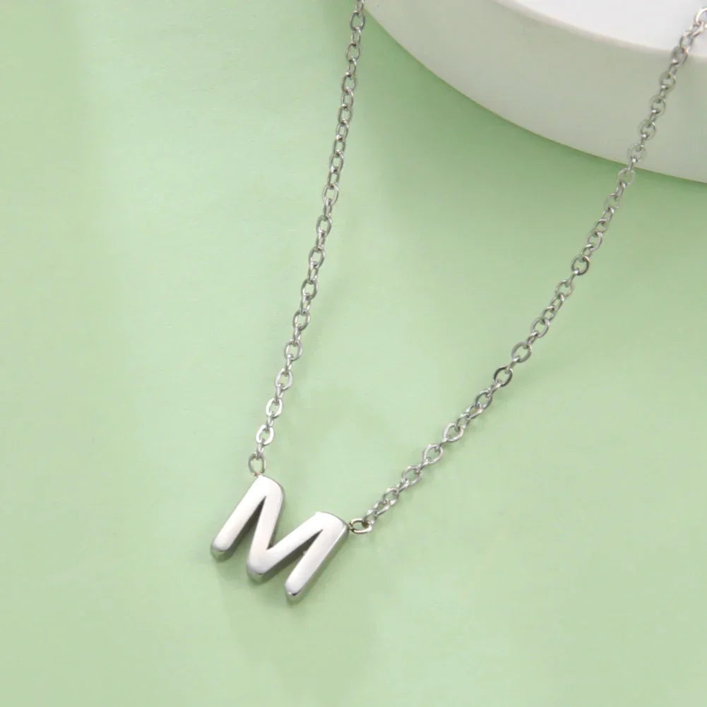 Collier avec pendentif initiale - lettre