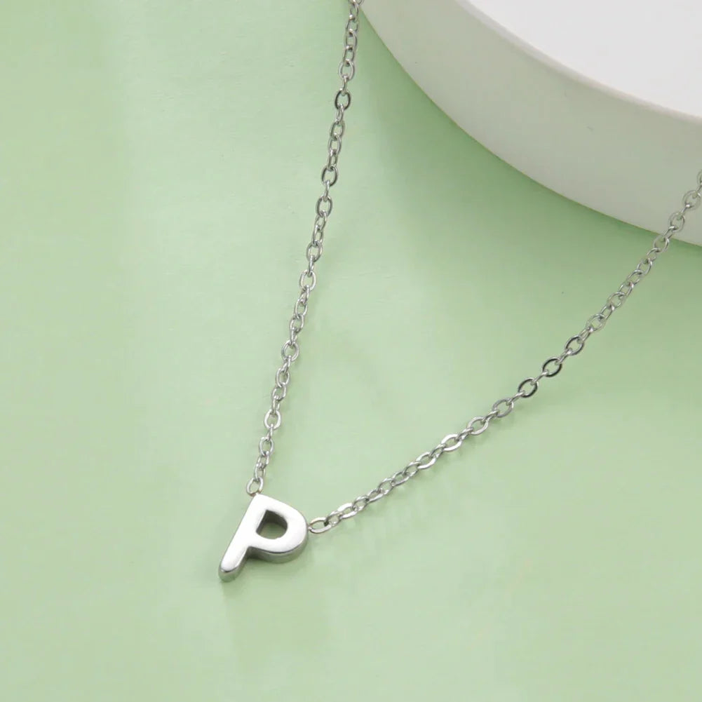 Collier avec pendentif initiale - lettre