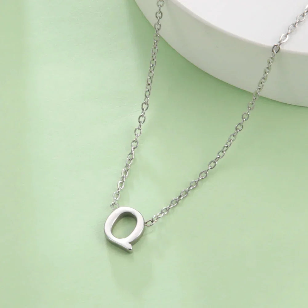 Collier avec pendentif initiale - lettre