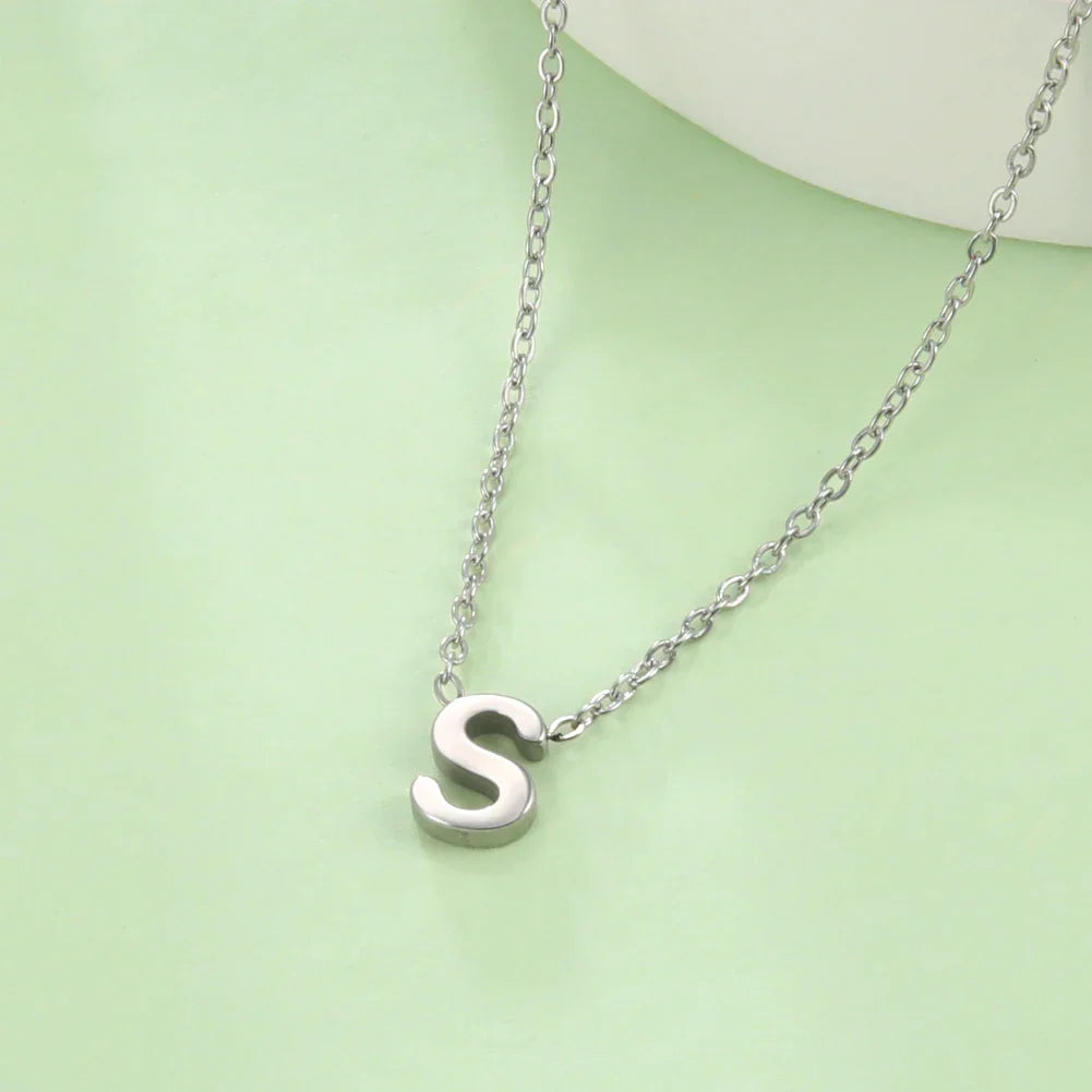 Collier avec pendentif initiale - lettre