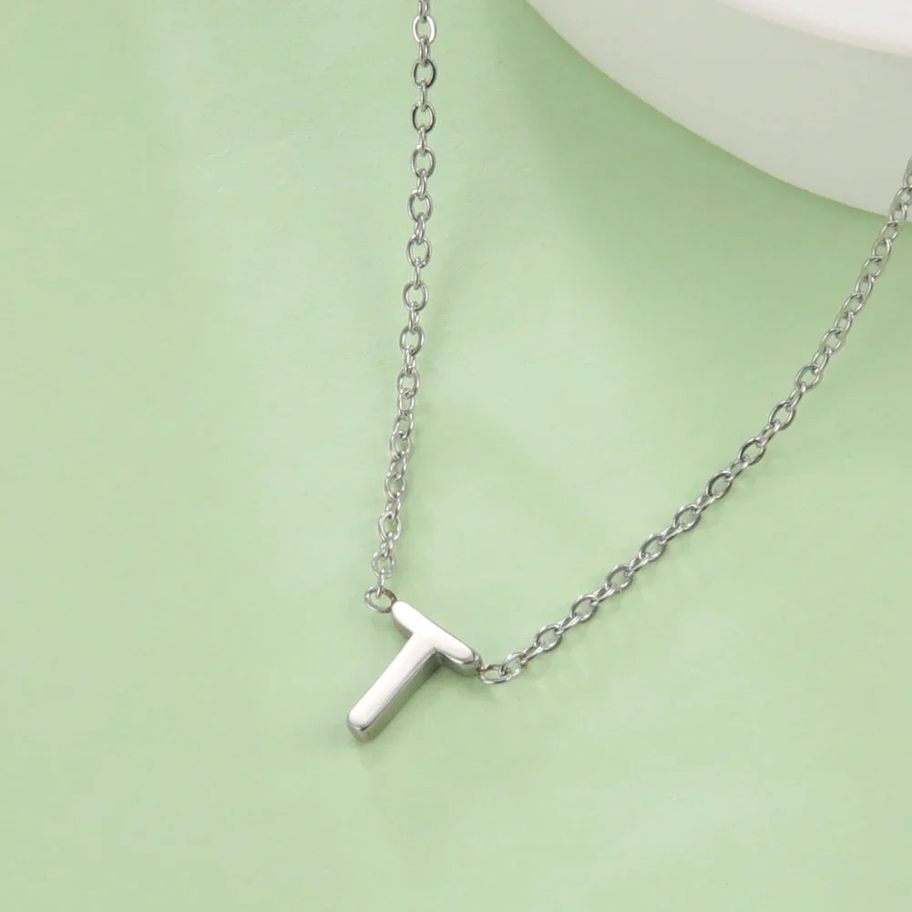 Collier avec pendentif initiale - lettre