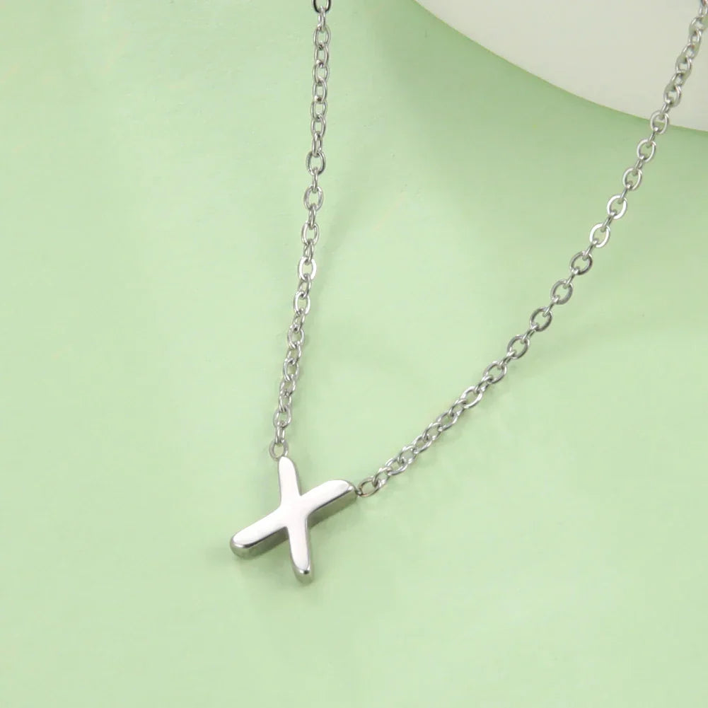 Collier avec pendentif initiale - lettre