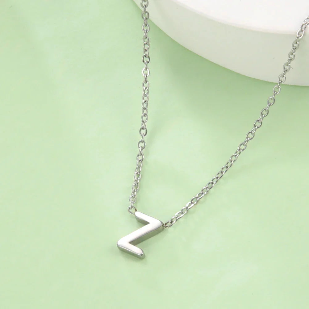 Collier avec pendentif initiale - lettre
