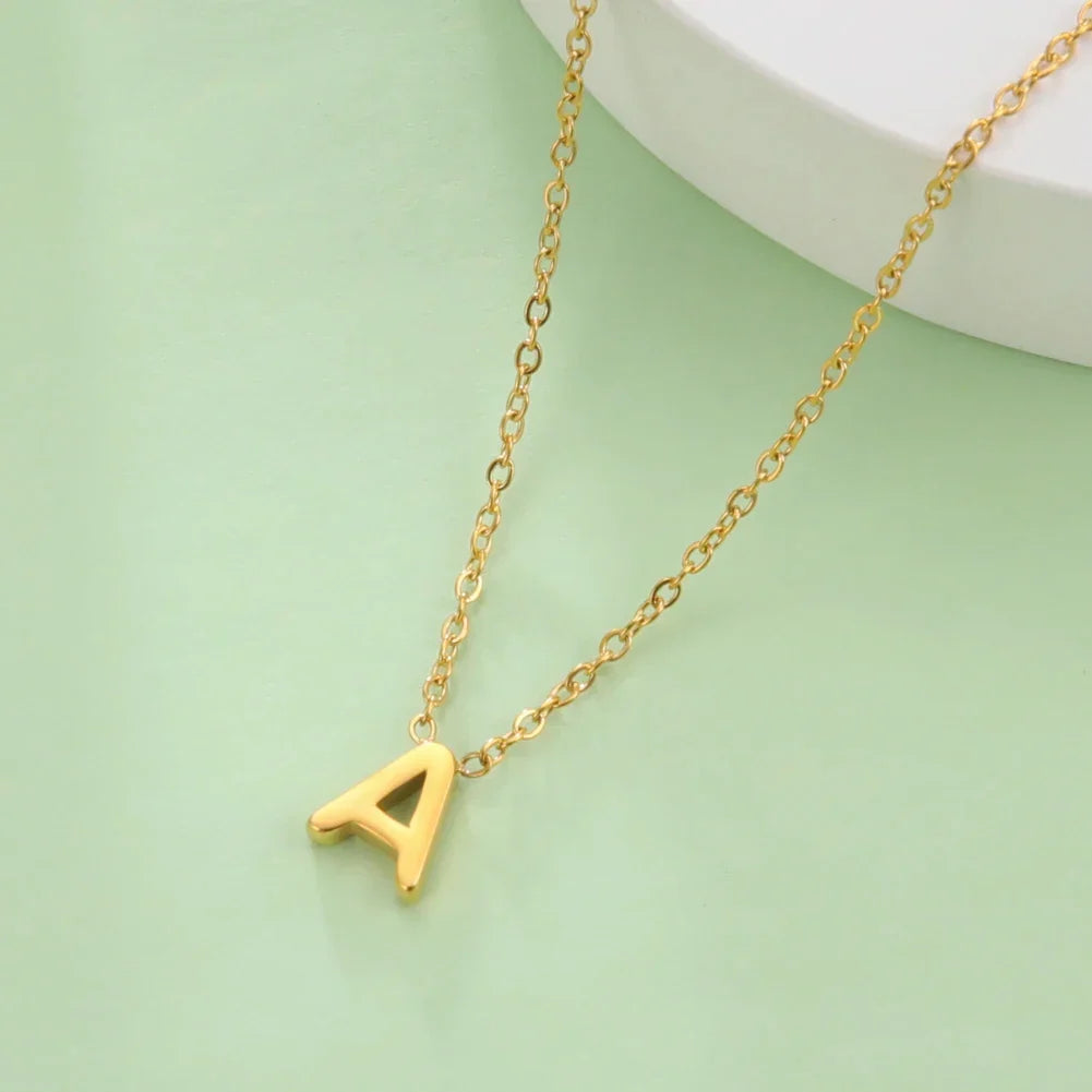 Collier avec pendentif initiale - lettre