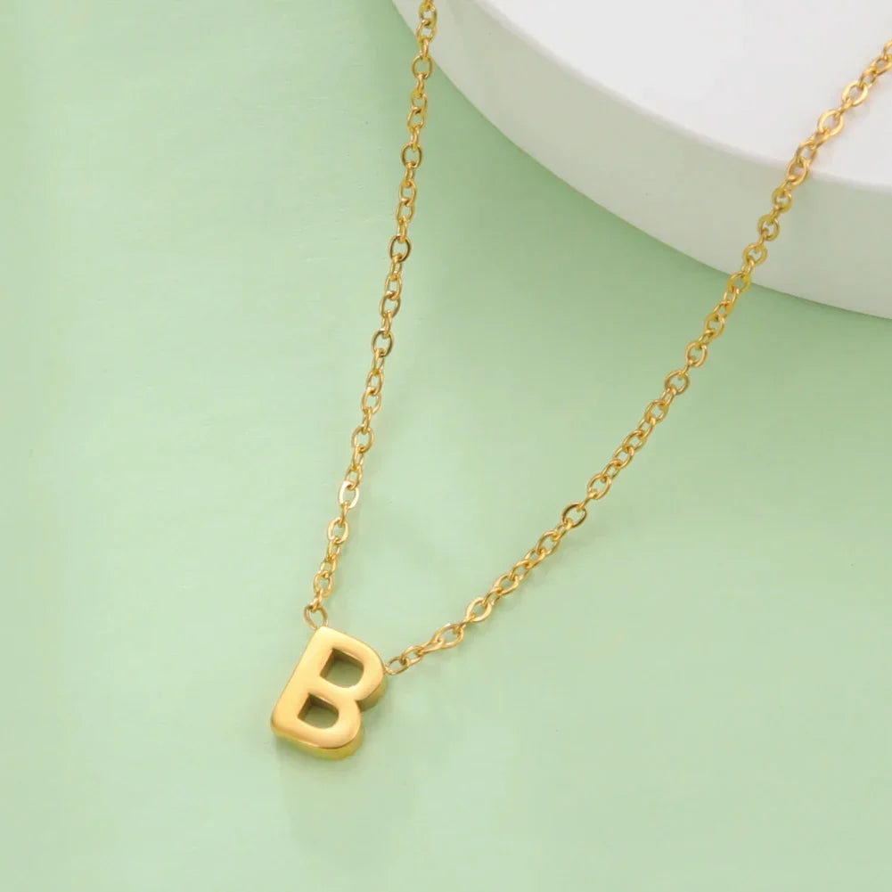 Collier avec pendentif initiale - lettre