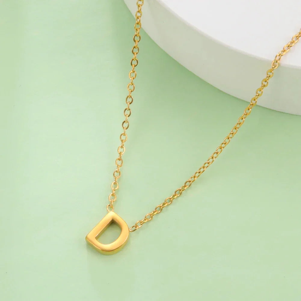 Collier avec pendentif initiale - lettre