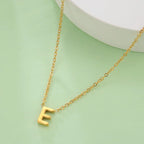 Collier avec pendentif initiale - lettre