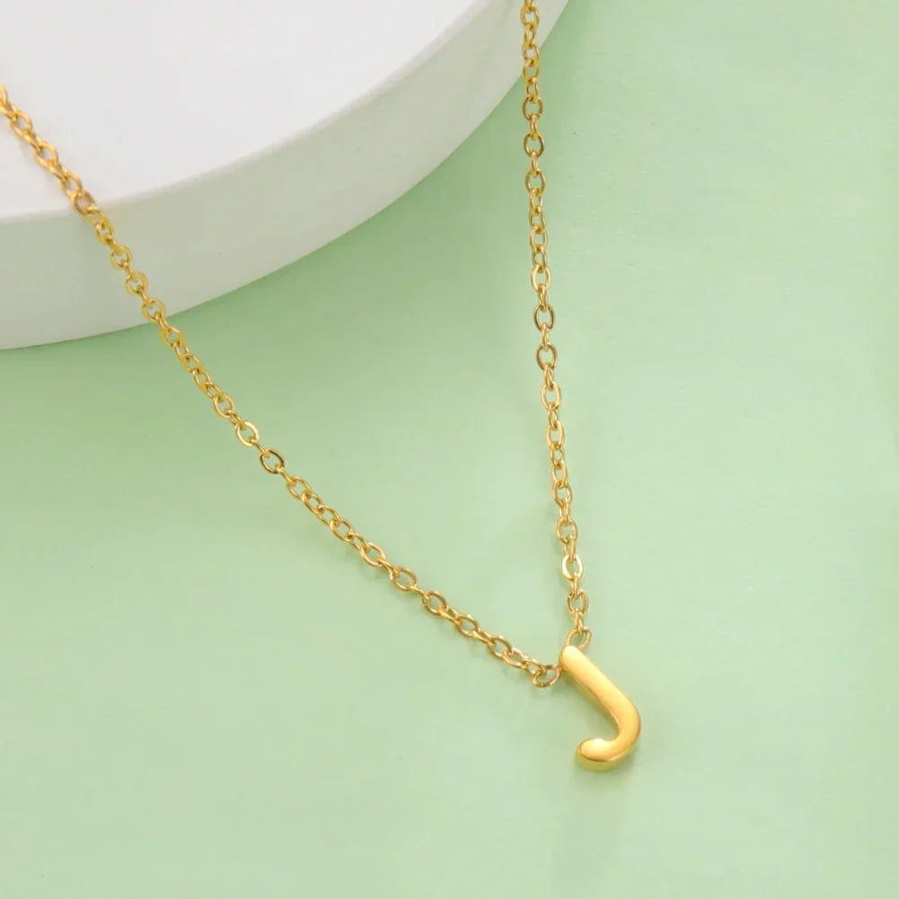 Collier avec pendentif initiale - lettre