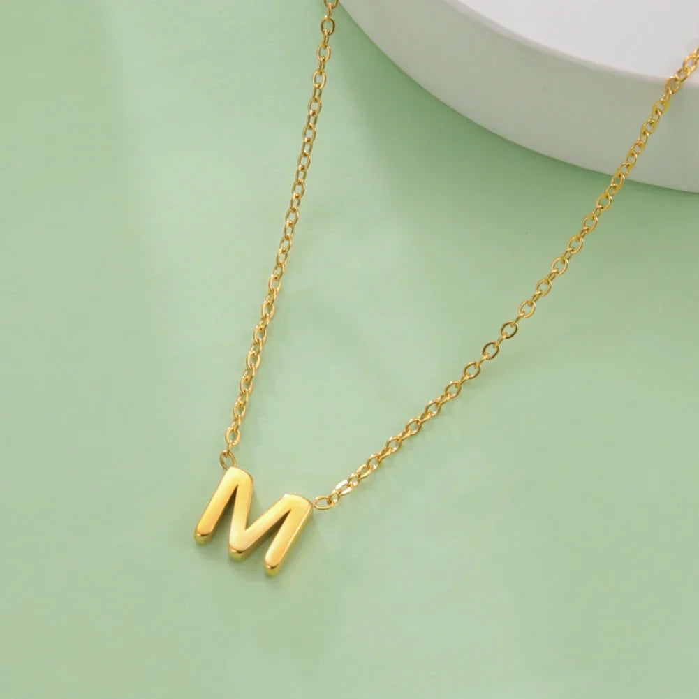 Collier avec pendentif initiale - lettre