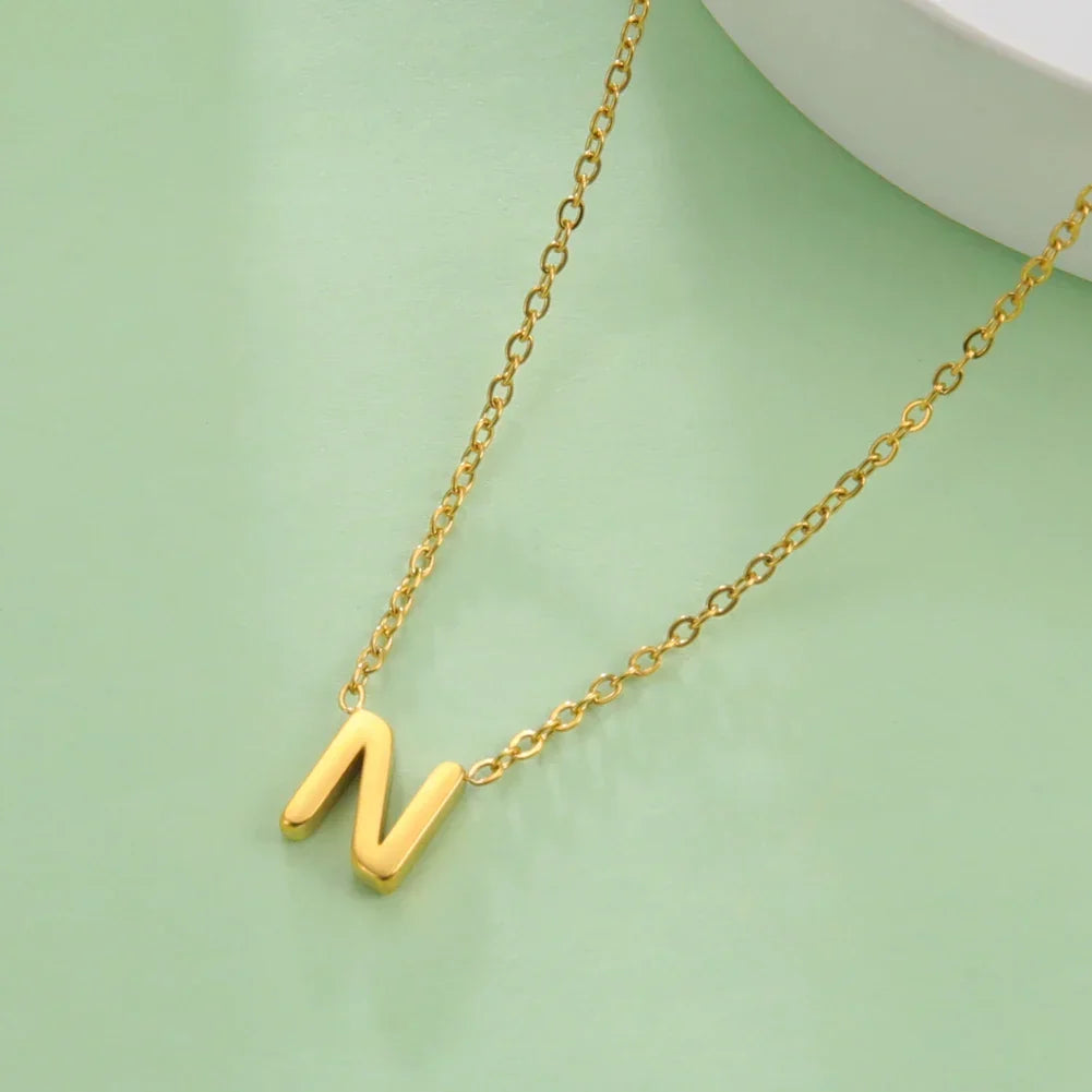 Collier avec pendentif initiale - lettre