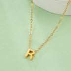 Collier avec pendentif initiale - lettre