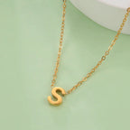 Collier avec pendentif initiale - lettre