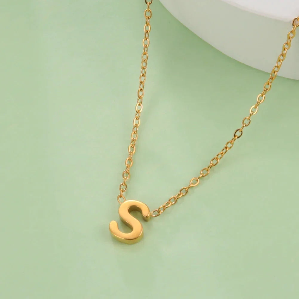 Collier avec pendentif initiale - lettre