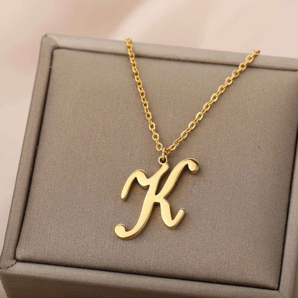 Collier avec pendentif initiale pour femme k