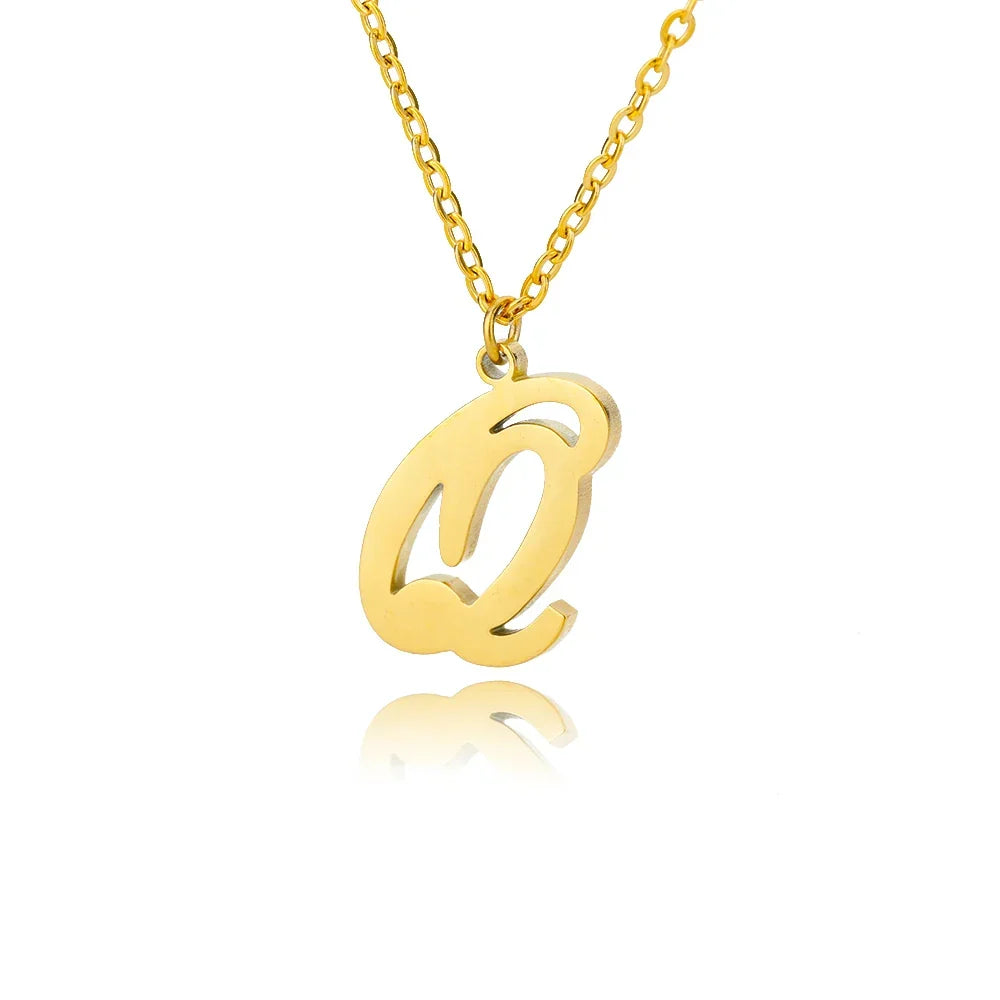 Collier avec pendentif initiale pour femme q