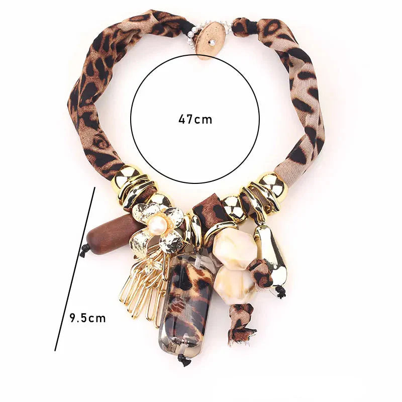 Collier Ras de Cou avec Pendentif Léopard