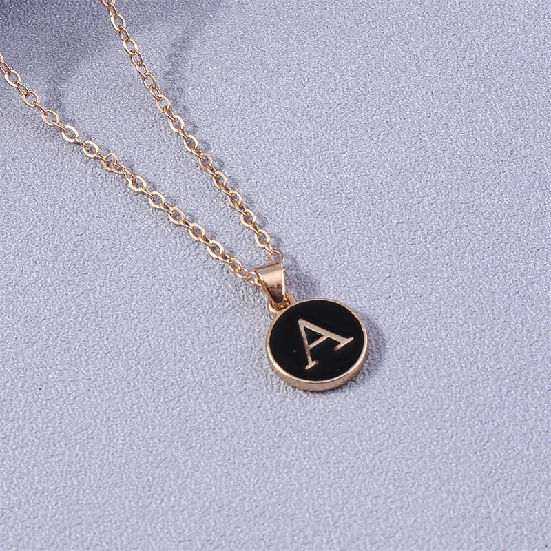 Collar con colgante negro inicial - letra 