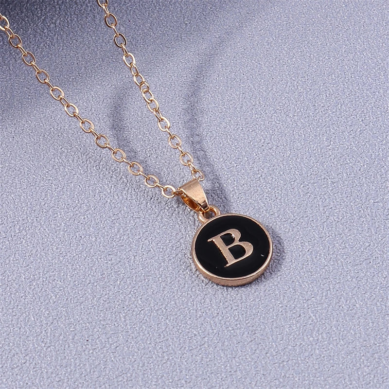 Collar con colgante negro inicial - letra 