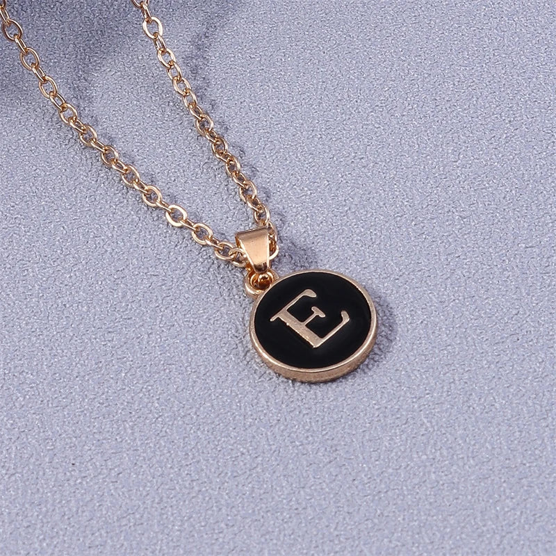 Collar con colgante negro inicial - letra 