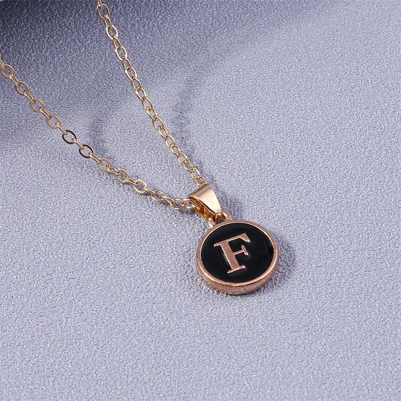 Collar con colgante negro inicial - letra 