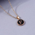 Collar con colgante negro inicial - letra 