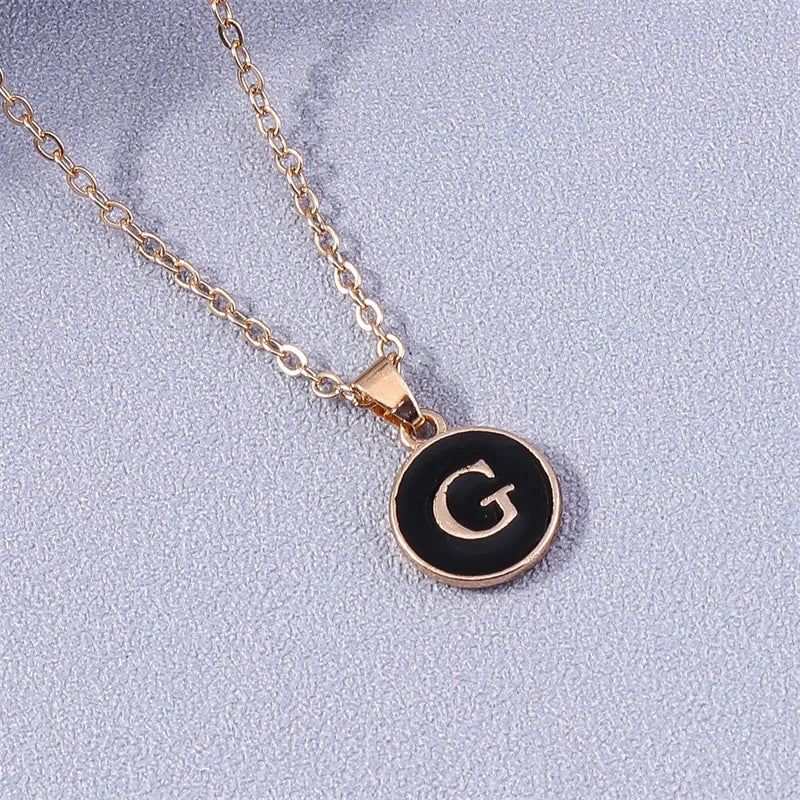 Collar con colgante negro inicial - letra 