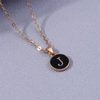 Collar con colgante negro inicial - letra 