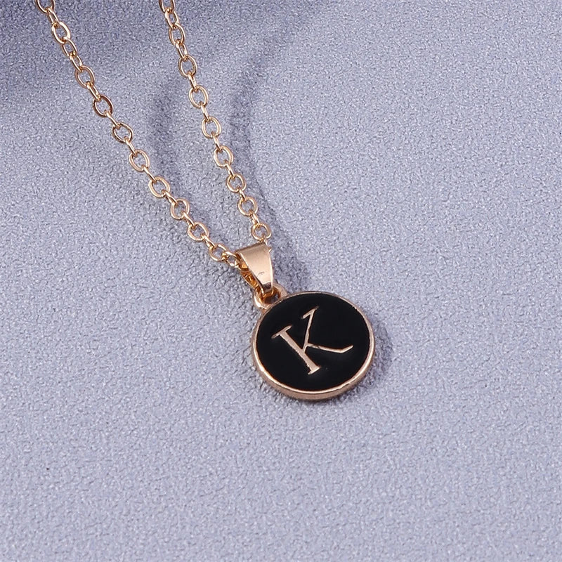 Collar con colgante negro inicial - letra 